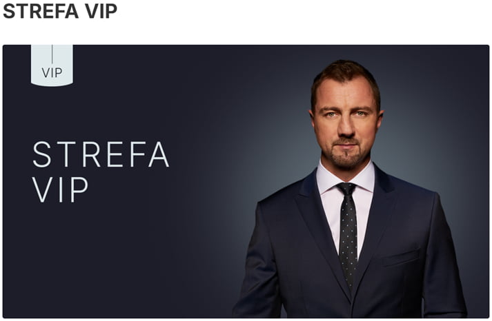 Strefa VIP Superbet. Jerzy Dudek w garniturze